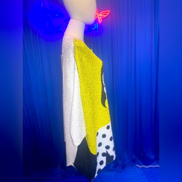 Yellow and Black Long U-Neck Tunic: Closeup of Woman in Sunglasses, NWT - Picture 8 of 13